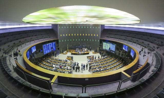 Câmara aprova MP que simplifica concessão de benefícios do INSS