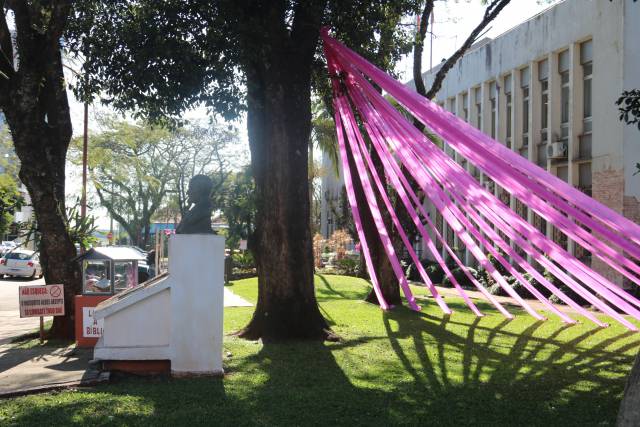 Espaços públicos de Três de Maio ganham decoração alusiva ao Outubro Rosa