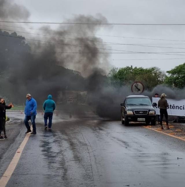 Confira a lista atualizada das rodovias federais com bloqueios no RS