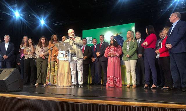 Lula anuncia mais 16 ministros do novo governo
