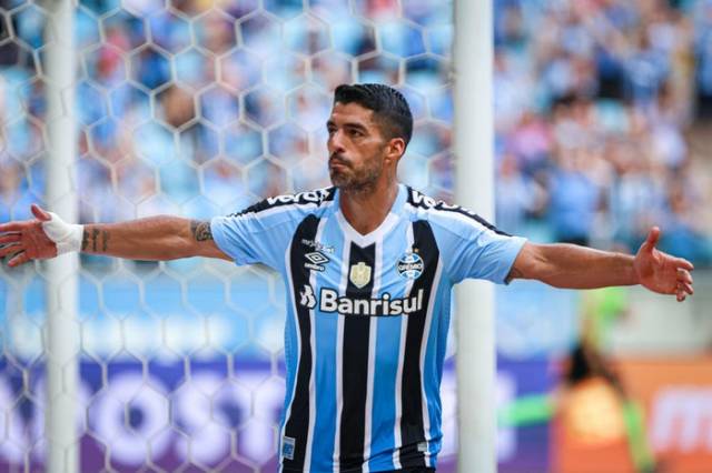 Com dois de Suárez, Grêmio goleia o Aimoré e segue 100% no Gauchão
