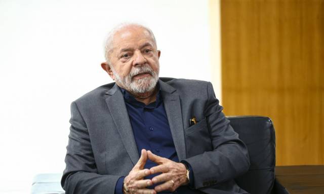 Lula faz ressonância do quadril em hospital de Brasília