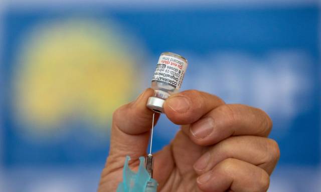 Ministério libera vacina bivalente contra Covid-19 para toda população acima de 18 anos