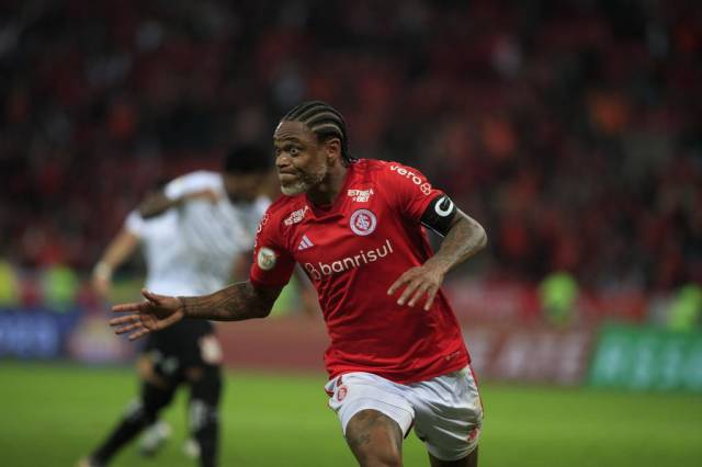 Internacional e Corinthians ficam no empate em jogo cheio de gols