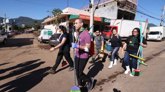 Com mais de 4 mil pessoas, rede de voluntários acelera reconstrução de Roca Sales e Muçum