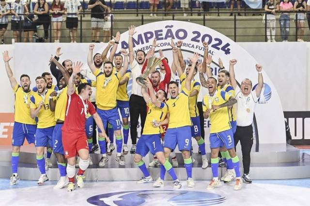 Brasil vence a Argentina e conquista a Copa América de Futsal pela 11ª vez