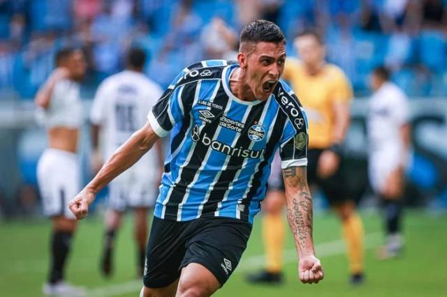 Pavón marca na estreia, Grêmio goleia o Santa Cruz e garante vaga antecipada às quartas do Gauchão