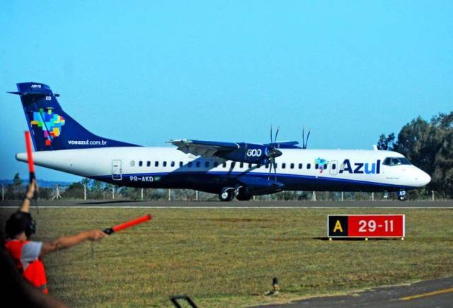 Avião da Azul toca a cauda na pista do aeroporto de Santo Ângelo